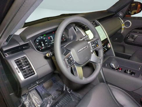 New 2026 Land Rover Discovery S AWD/4WD image 16