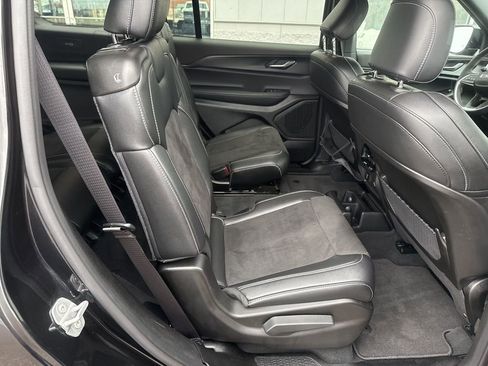 Used 2024 Jeep Grand Cherokee L Altitude image 27