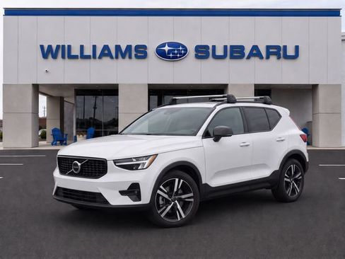 Used 2024 Volvo XC40 B5 Core w/ Protection Package Premier AWD/4WD image 2