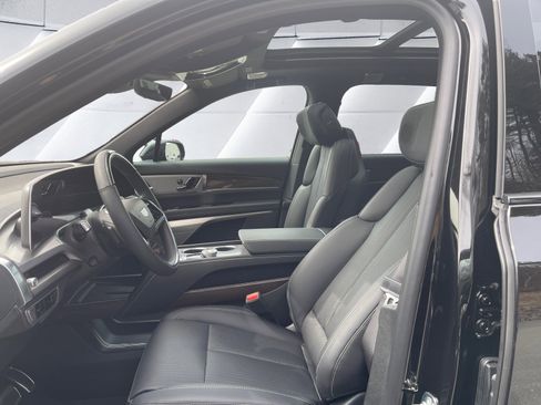 Used 2026 Cadillac Vistiq Sport w/ LPO, Floor Liner Package image 10