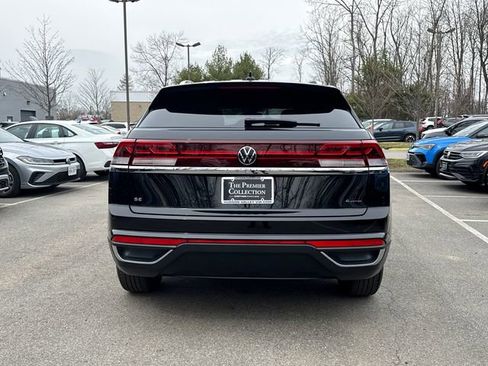 Certified 2025 Volkswagen Atlas Cross Sport SE image 5