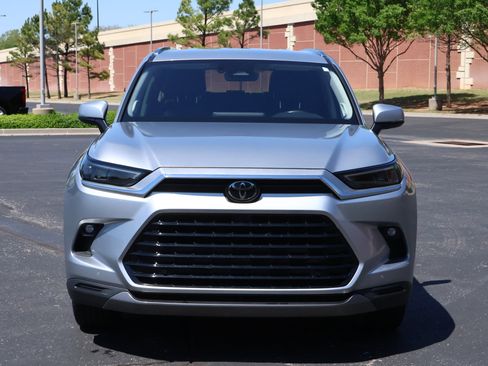 Used 2024 Toyota Grand Highlander Limited image 31