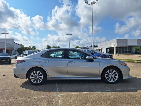 Used 2023 Toyota Camry LE FWD image 4