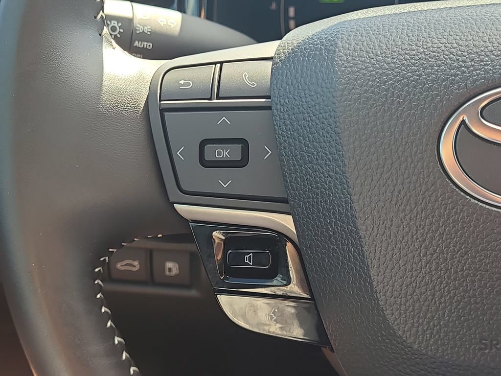 Used 2025 Toyota Camry SE w/ Multimedia Upgrade Package FWD image 19