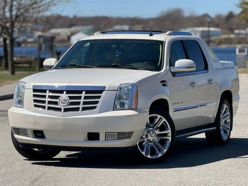 Used 2010 Cadillac Escalade EXT Luxury AWD/4WD image 1