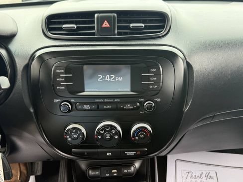 Used 2016 Kia Soul + FWD image 7