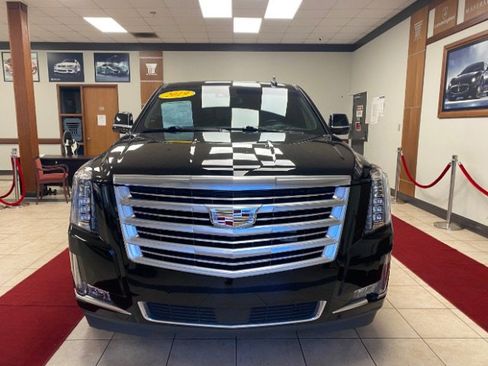 Used 2019 Cadillac Escalade ESV Platinum image 2