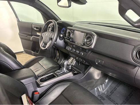 Used 2020 Toyota Tacoma TRD Off-Road image 39
