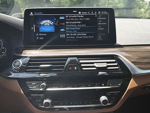 Used 2023 BMW 530e xDrive w/ Premium Package AWD/4WD image 17