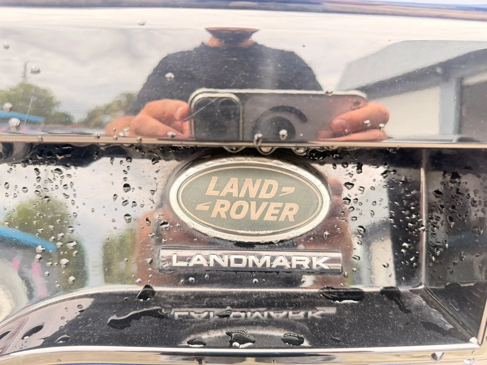 Used 2020 Land Rover Discovery Landmark AWD/4WD image 9
