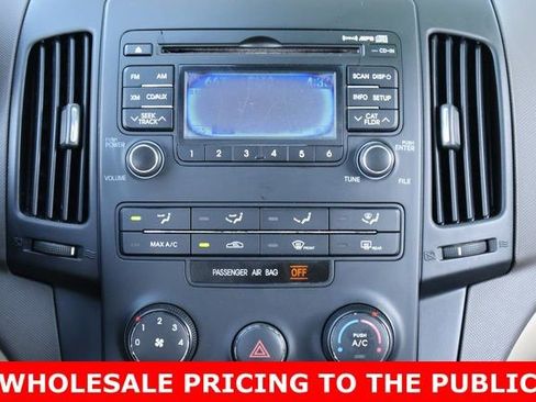 Used 2010 Hyundai Elantra SE image 16