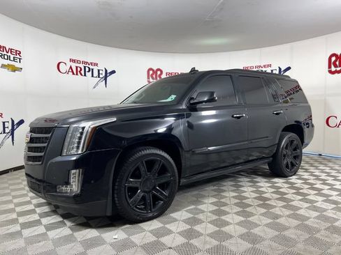 Used 2017 Cadillac Escalade Premium Luxury AWD/4WD image 3