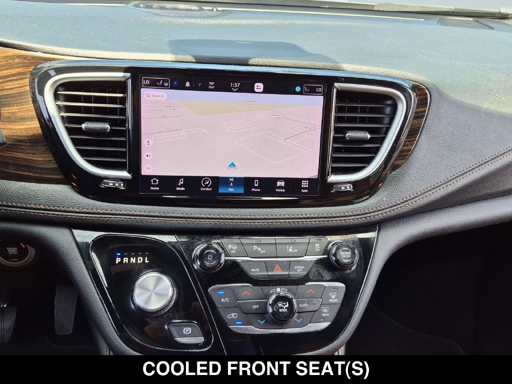 Used 2023 Chrysler Pacifica Pinnacle FWD image 29