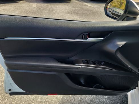 Used 2024 Toyota Camry SE image 16