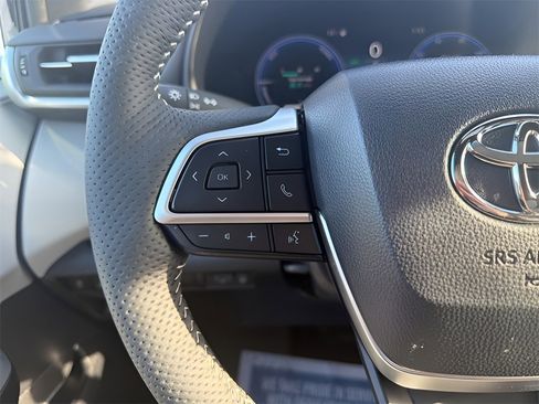 Used 2025 Toyota Sienna LE image 39