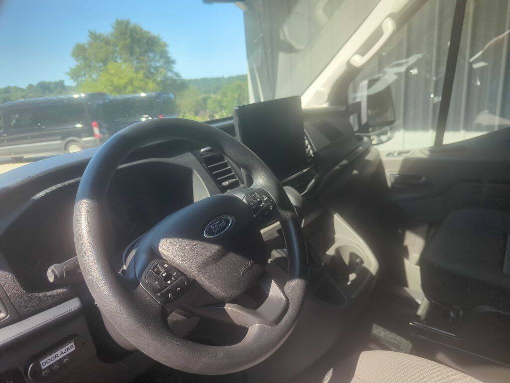 Used 2023 Ford Transit 350 XLT RWD image 6