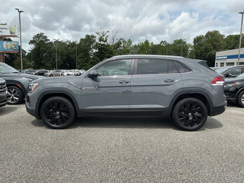 Used 2025 Volkswagen Atlas Cross Sport SE AWD/4WD image 2