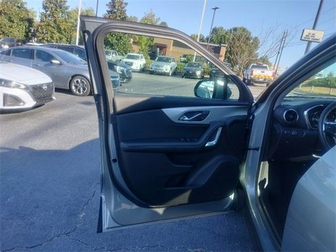 Used 2025 Chevrolet Blazer LT image 31