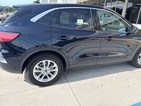 Used 2021 Ford Escape SE w/ Convenience Package FWD image 9