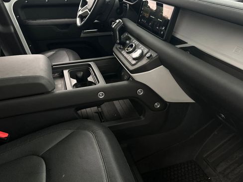 Used 2024 Land Rover Defender 110 X-Dynamic SE image 17