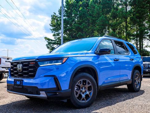 Used 2025 Honda Pilot TrailSport image 1
