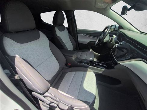 Used 2023 Chevrolet Bolt EUV Premier FWD image 18