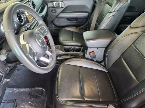 Used 2023 Jeep Wrangler Unlimited Sahara AWD/4WD image 4
