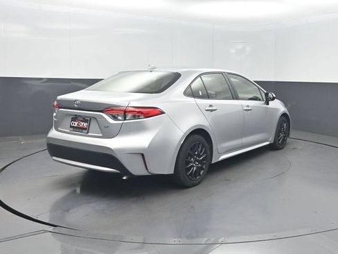 Used 2022 Toyota Corolla LE FWD image 30