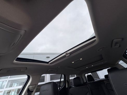 Used 2023 GMC Acadia Denali w/ Denali Ultimate Package image 24