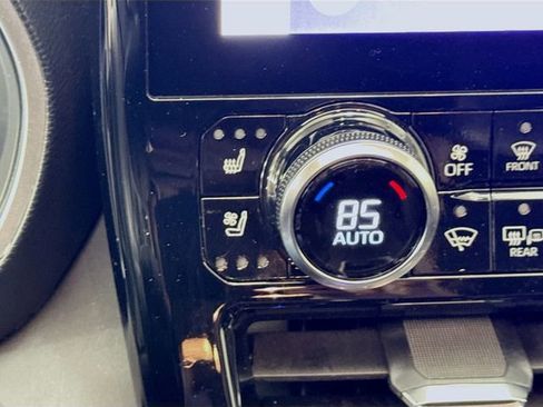 Used 2023 Toyota Highlander Limited image 20