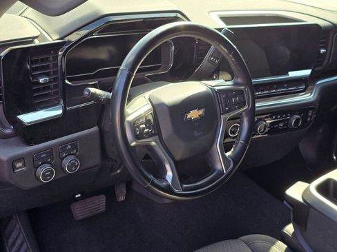 Used 2023 Chevrolet Silverado 1500 LT AWD/4WD image 4