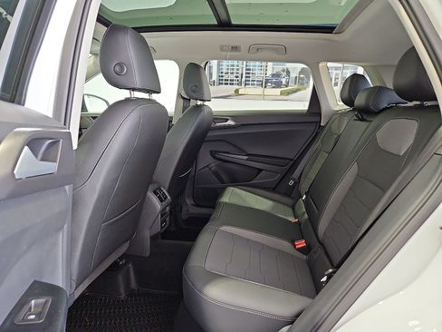 New 2026 Volkswagen Taos SE FWD image 13
