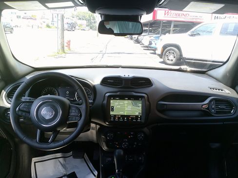 Used 2022 Jeep Renegade Altitude w/ Convenience Group AWD/4WD image 18