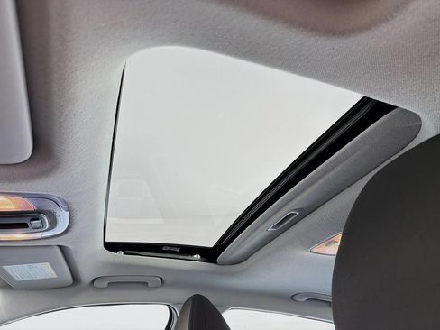 Used 2025 Hyundai Elantra SEL FWD image 36