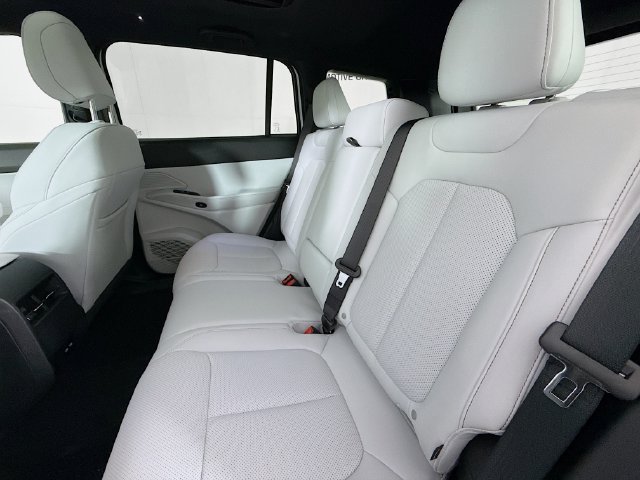 Used 2026 Jeep Cherokee Limited AWD/4WD image 24