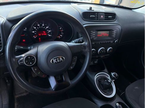 Used 2016 Kia Soul FWD image 2