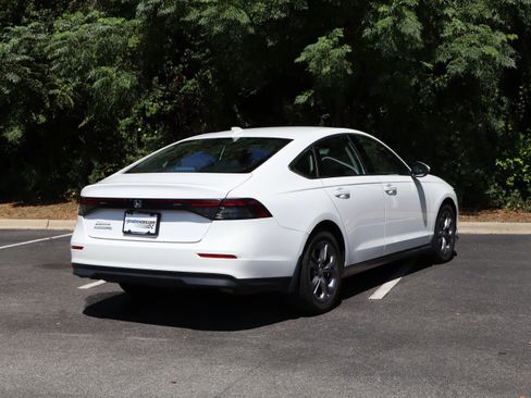 Used 2024 Honda Accord EX image 10
