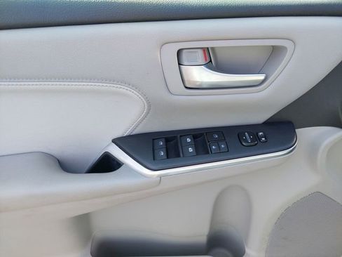 Used 2017 Toyota Camry XLE w/ Moonroof Package image 17