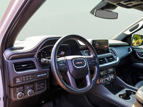 Used 2024 GMC Yukon AT4 w/ Technology Package AWD/4WD image 17