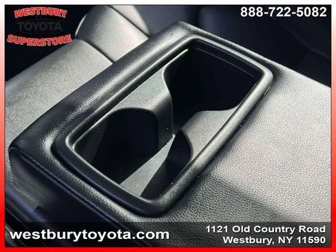 Used 2021 Toyota Highlander XLE image 18