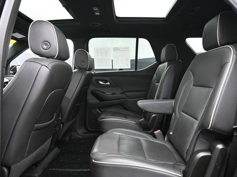 Used 2022 Chevrolet Traverse Premier image 14