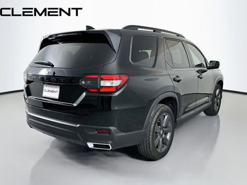 Used 2025 Honda Pilot Sport image 7
