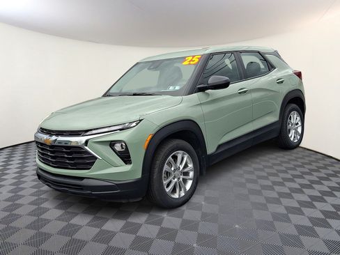 Used 2025 Chevrolet TrailBlazer LS AWD/4WD image 3