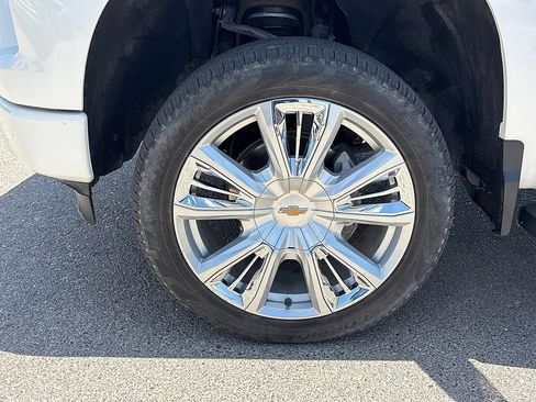 Used 2023 Chevrolet Silverado 1500 High Country w/ High Country Premium Package AWD/4WD image 17