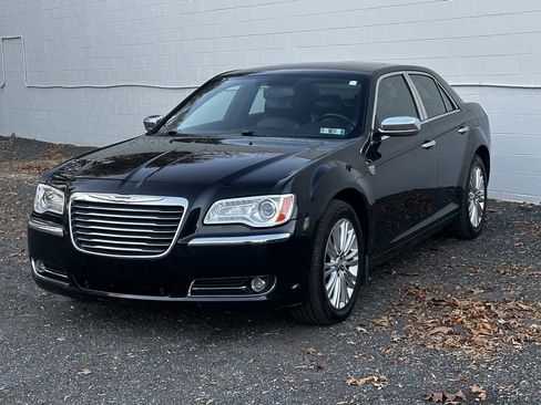 Used 2013 Chrysler 300 C image 3