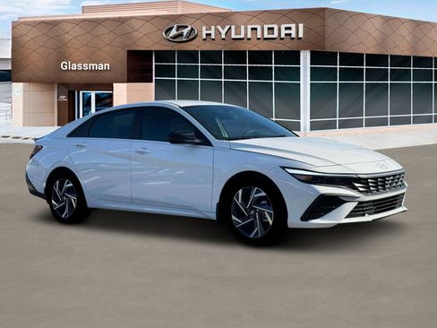 New 2025 Hyundai Elantra SEL image 10