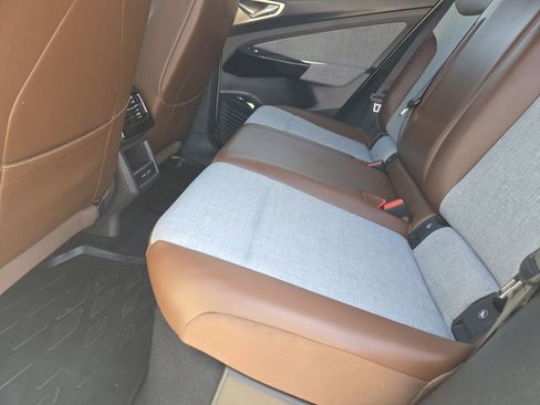 Used 2023 Volkswagen ID.4 Pro image 31