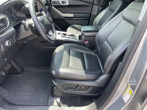 Used 2021 Ford Explorer XLT w/ Equipment Group 202A RWD image 16