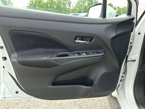 Used 2022 Nissan Versa SV w/ Trunk Package FWD image 14
