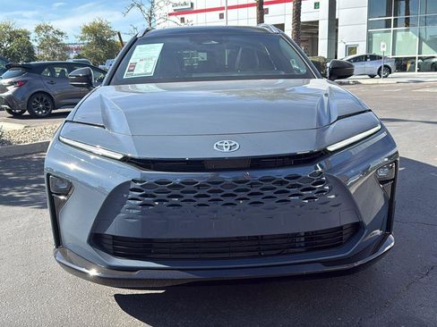 Used 2025 Toyota Crown Signia Limited image 2